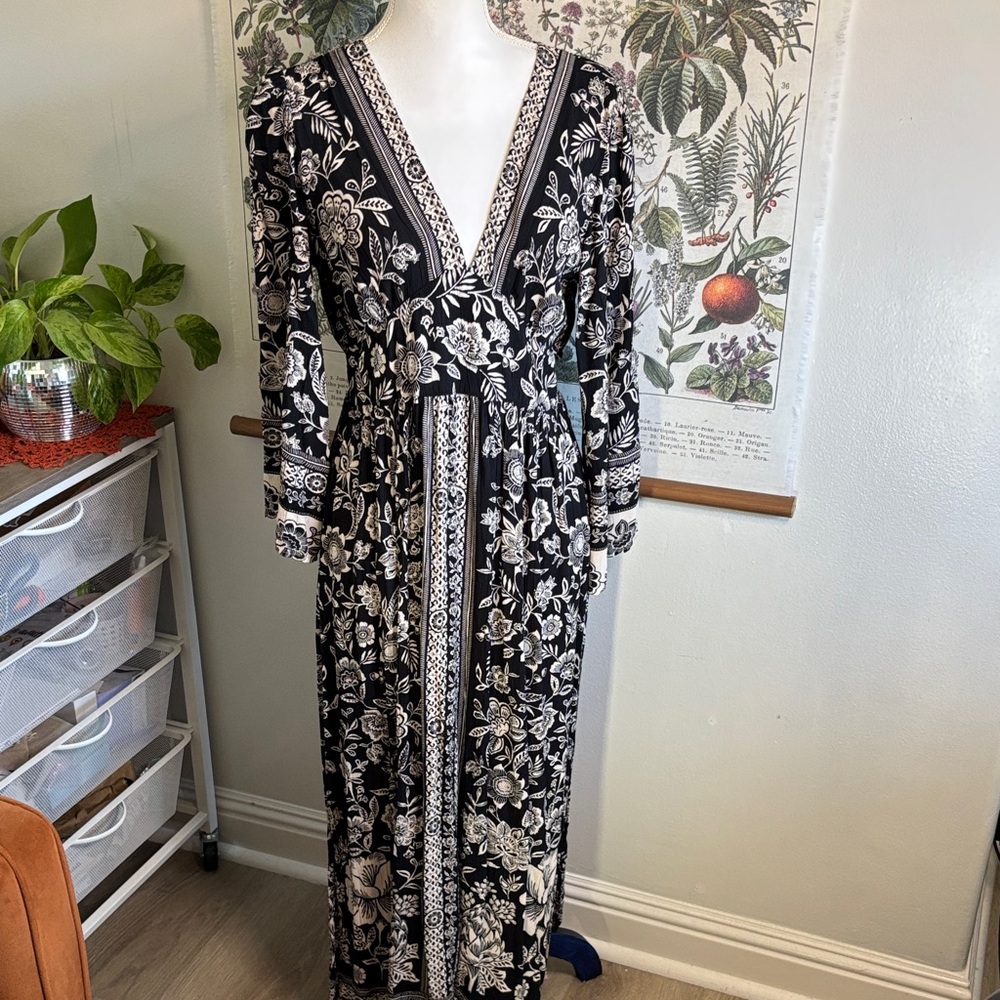 Nostalgia Black and White Floral Maxi Dress S